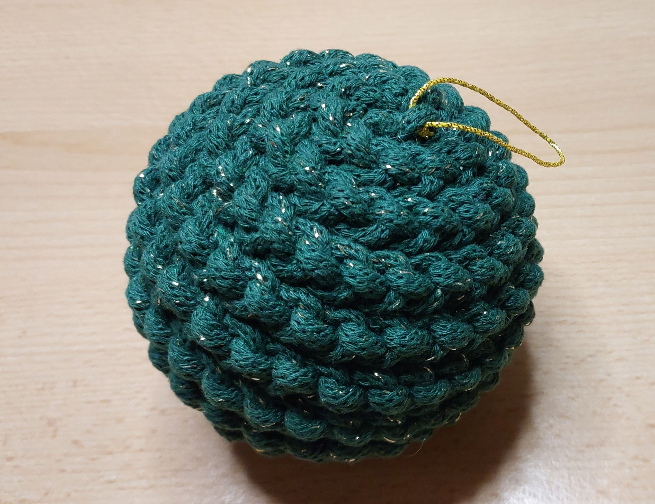 Háčkovaná ozdobička ze šňůr