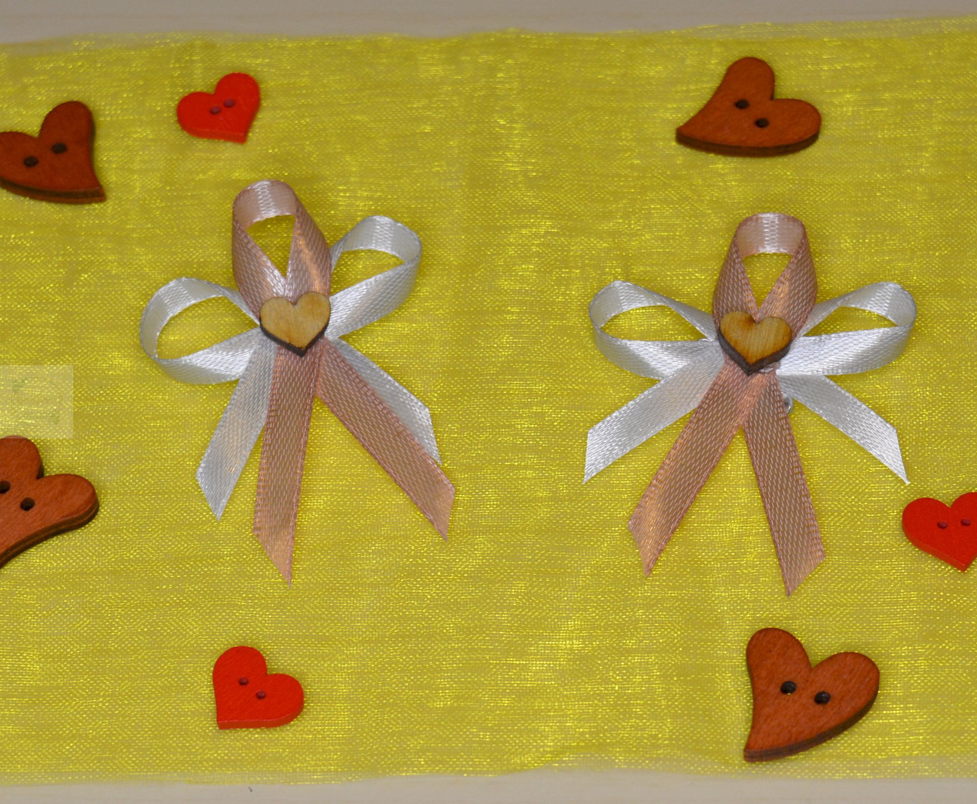 Pudrový svatební vývazek se srdcem