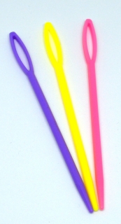 Plastová jehla 1ks větší