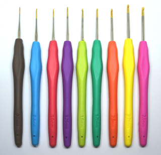 Sada háčků na háčkování se silikonovou rukojetí 9 velikostí menší